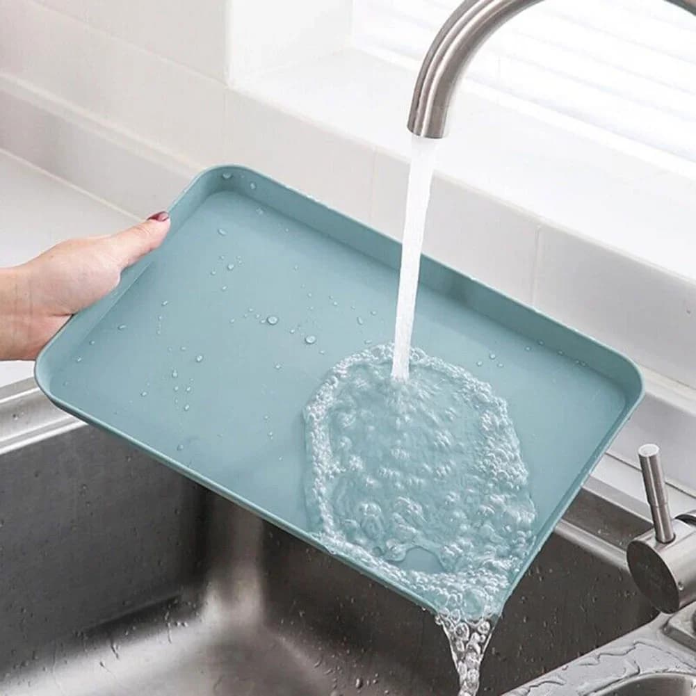 Pravokoten plastičen servirni pladenj, nedrseč in odporen proti praskam