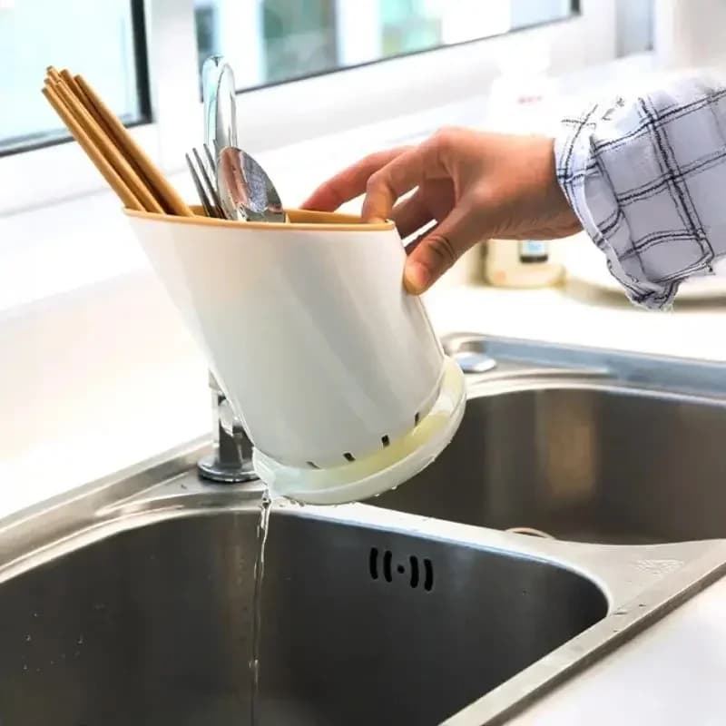Plastično odcejevalno stojalo za jedilni pribor s pladnjem